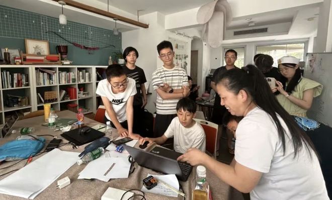 快沉了人们却还在挤「头等舱」开元棋牌试玩「传统教育」的船(图4) 快沉了人们却还在挤「头等舱」开元棋牌试玩「传统教育」的船(图4)